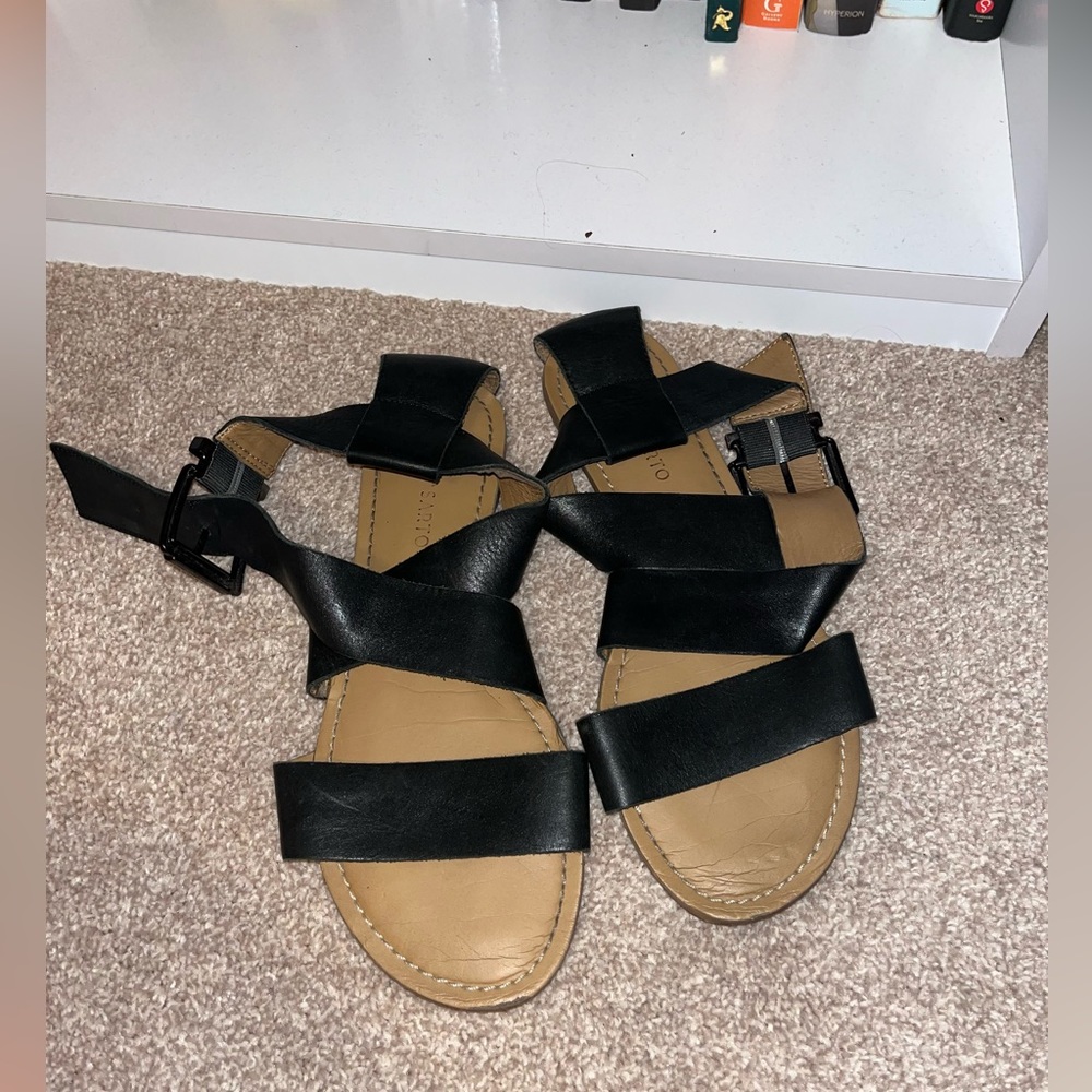 Flat sandal